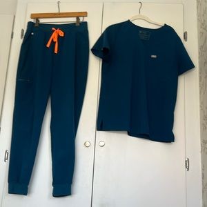 Size M figs scrub set